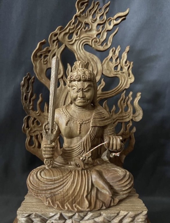 仏教工芸品　総ケヤキ製　極上彫　木彫仏像　不動明王座像 仏教工芸品 総ケヤキ製 極上彫 木彫仏像 不動明王座像 （木彫