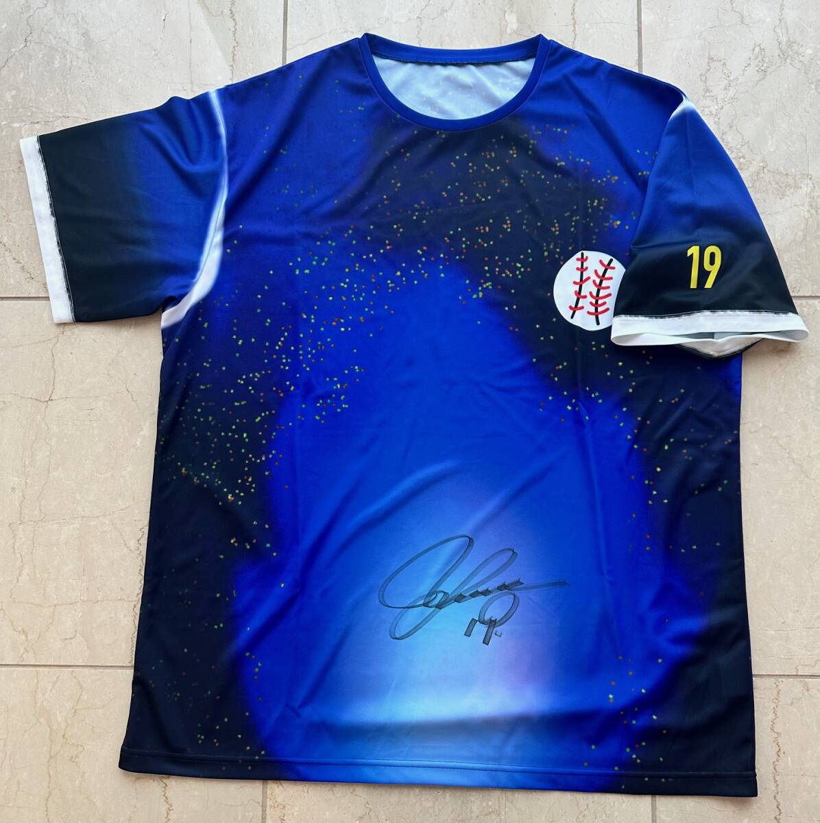 ☘️横浜ベイスターズ サイン入りユニフォーム　山崎康晃選手　19番　25番　野球 Amazon.co.jp: 横浜DeNAベイスターズ サポーターズ ユニフォーム