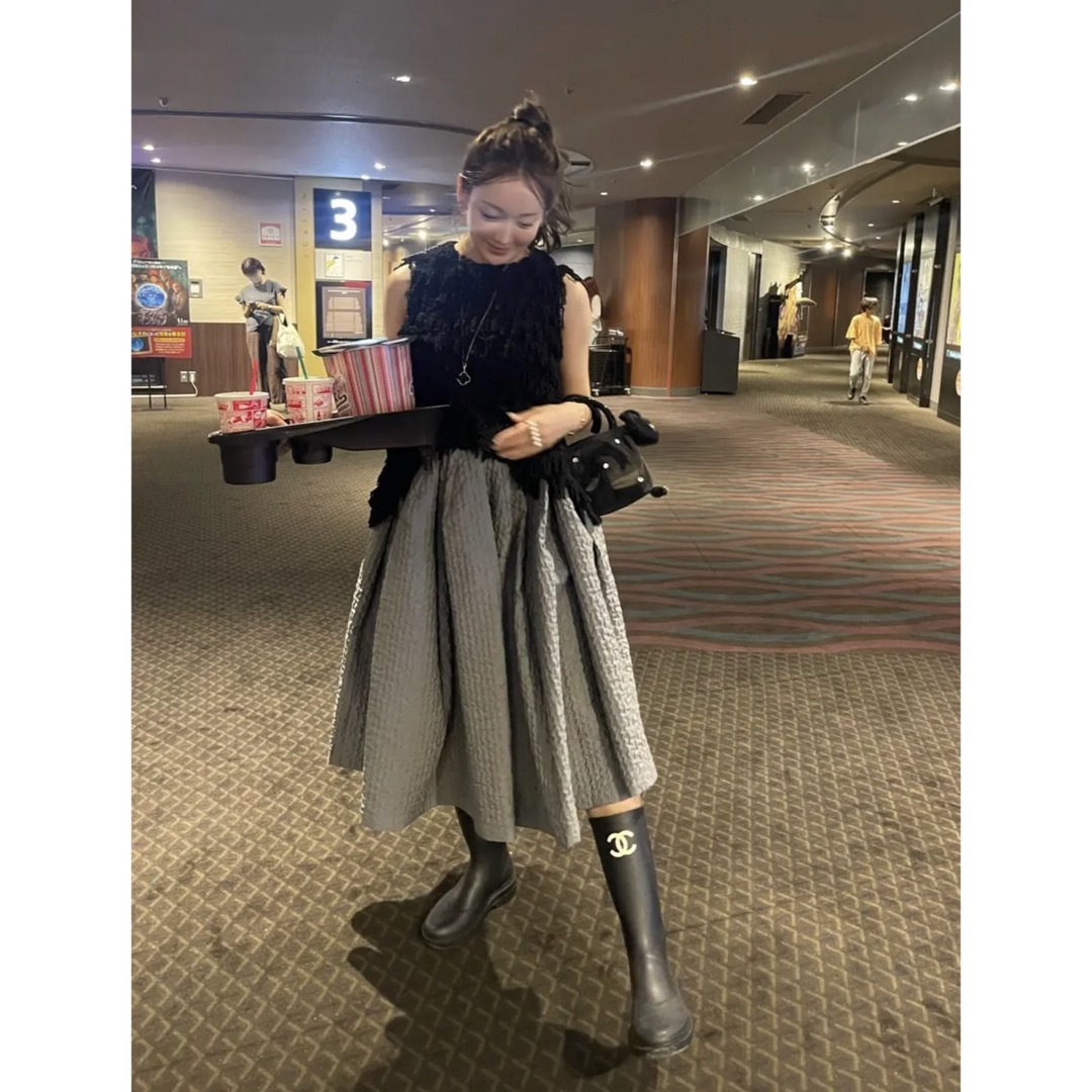 最終値下げHYEONヘヨン♡swan skirtフレアスカート HYEON ヘヨン swan skirt gray フレアスカート 新品（enof ace