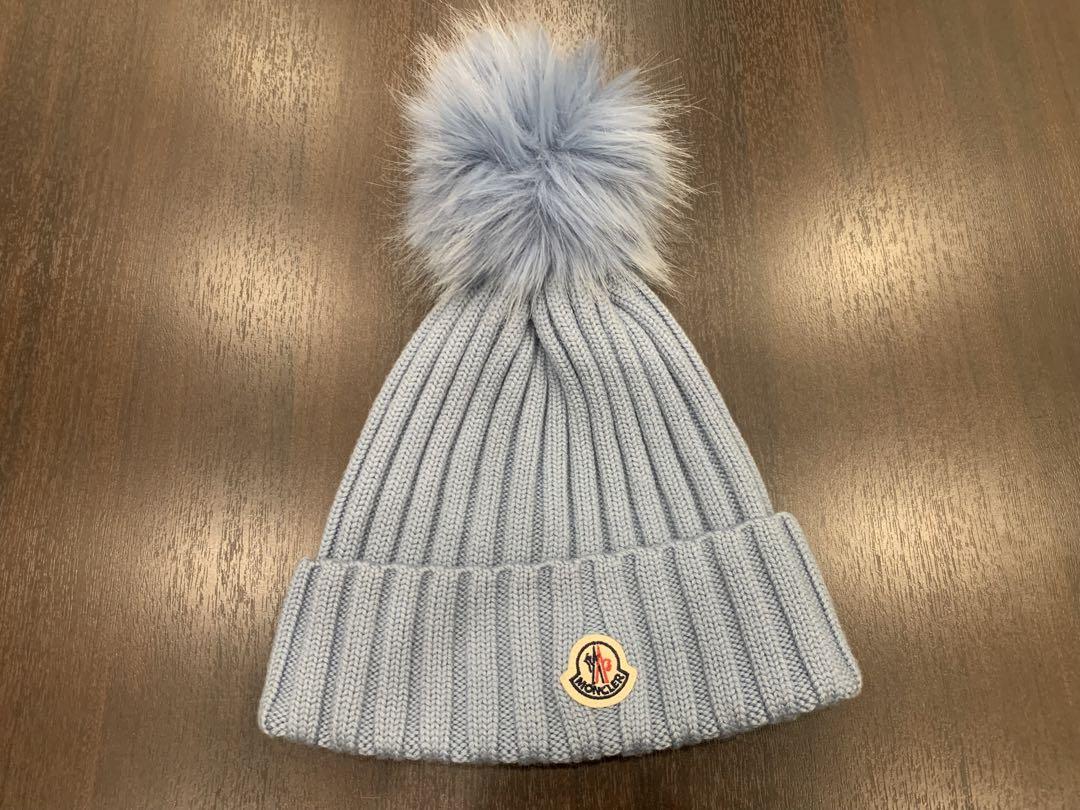 Moncler グレー ニット帽 ファー付きポンポン Moncler グレー ニット帽 ファー付きポンポン