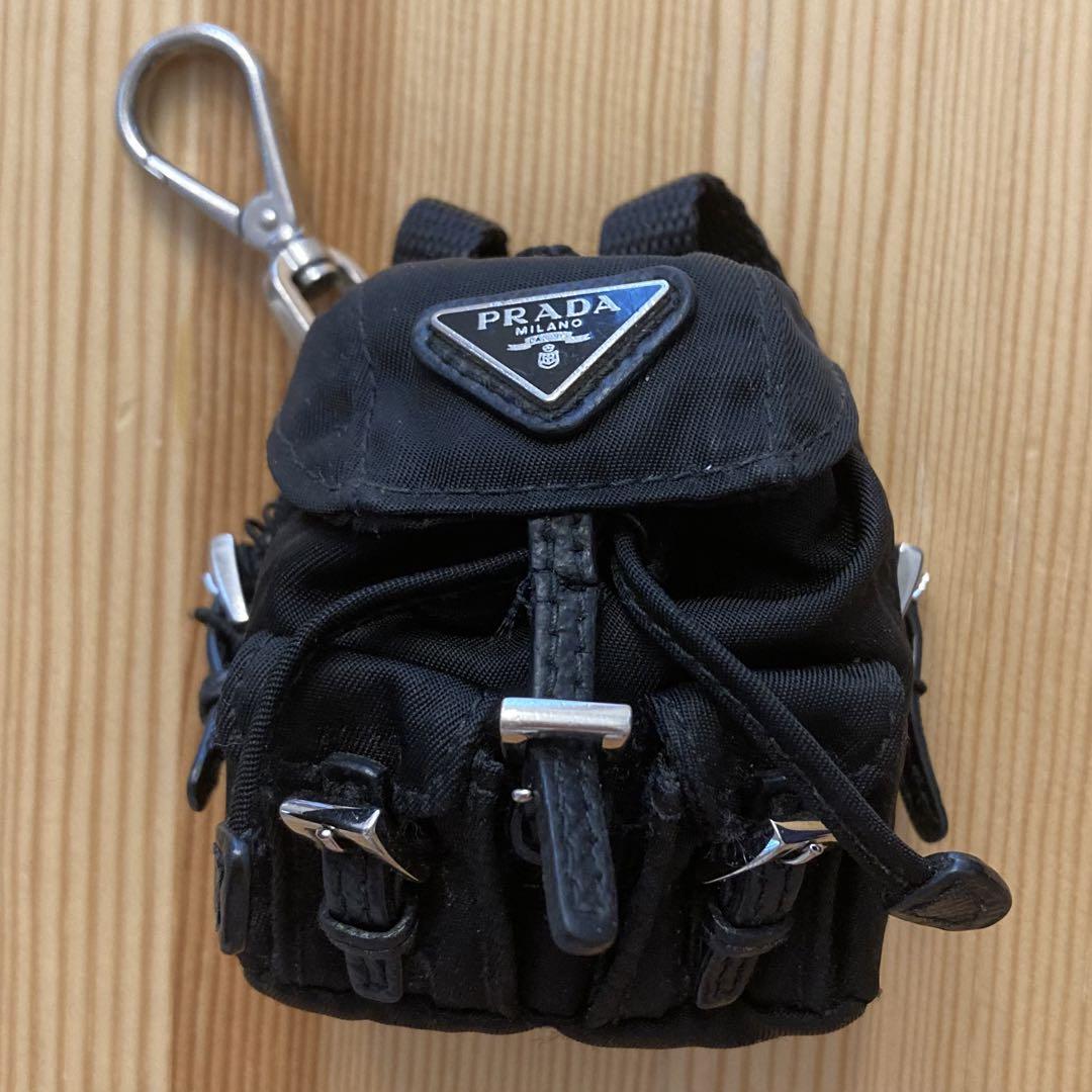 希少 PRADA ナイロンリュック 三角プレートロゴ キーホルダー 希少 PRADA ナイロンリュック 三角プレートロゴ キーホルダー