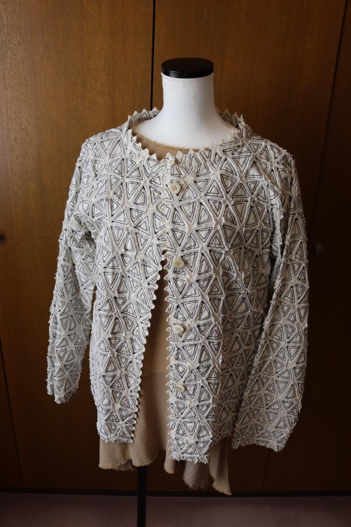 イッセイミヤケHaaT ノーカラージャケット ISSEY MIYAKE】Made in Japan collarless jacket（イッセイ