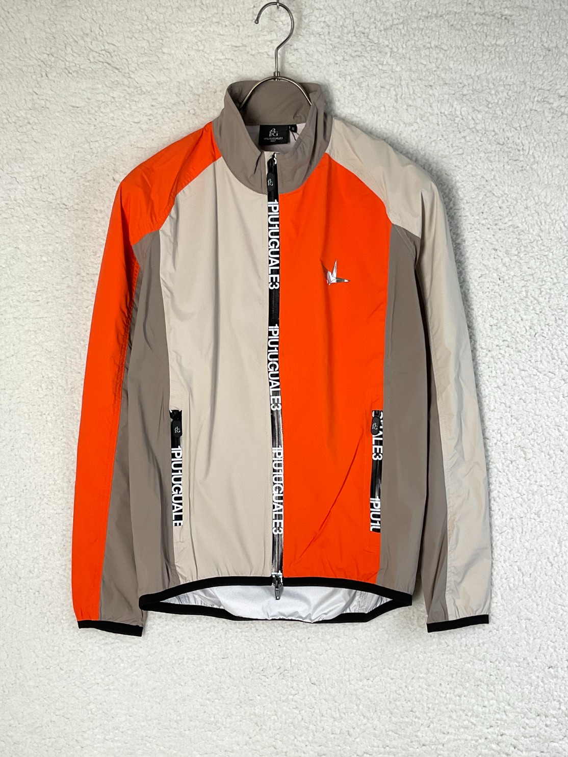 【未使用】1PIU1UGUALE3 GOLF ウィンドブレーカー サイズ5 値下げ 未使用 1PIU1UGUALE3 GOLF× 戸賀敬城 3 グレー×オレンジ