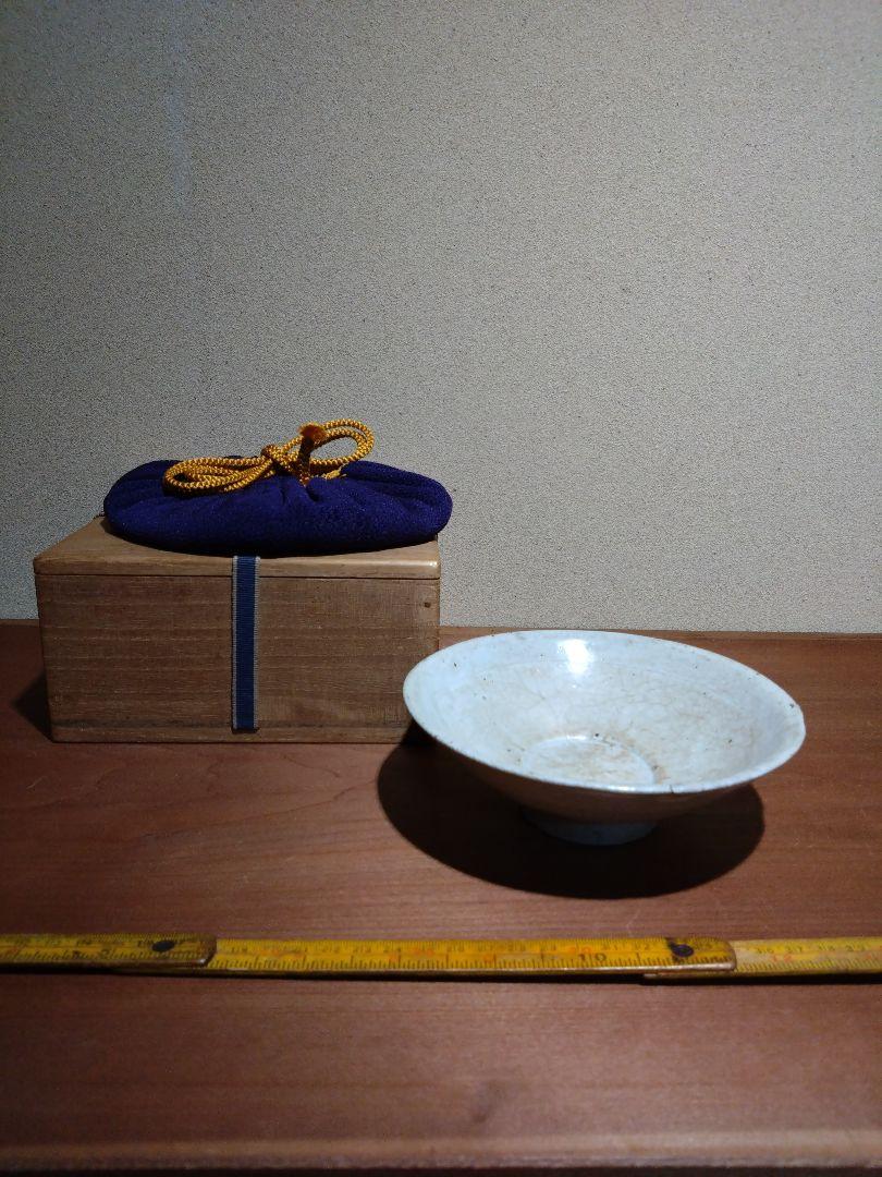珠光青磁   平茶碗       米色青磁 珠光青磁 平茶碗 米色青磁（珠光青磁茶碗 文化遺産オンライン）