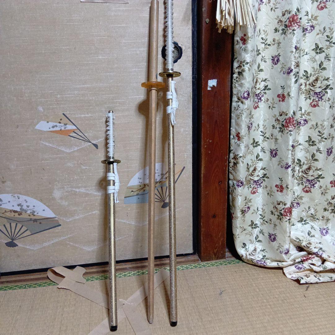模造刀の太刀と小太刀と木刀の三本セット 模造刀の太刀と小太刀と木刀の三本セット 売り切れ