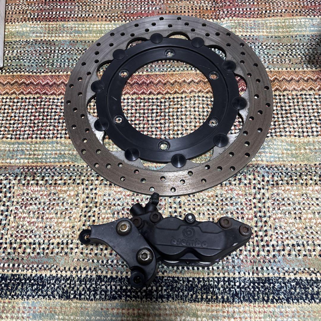 brembo ブレーキキャリパー & ディスクセット　トライアンフボンネビル brembo ブレーキキャリパー & ディスクセット トライアンフ