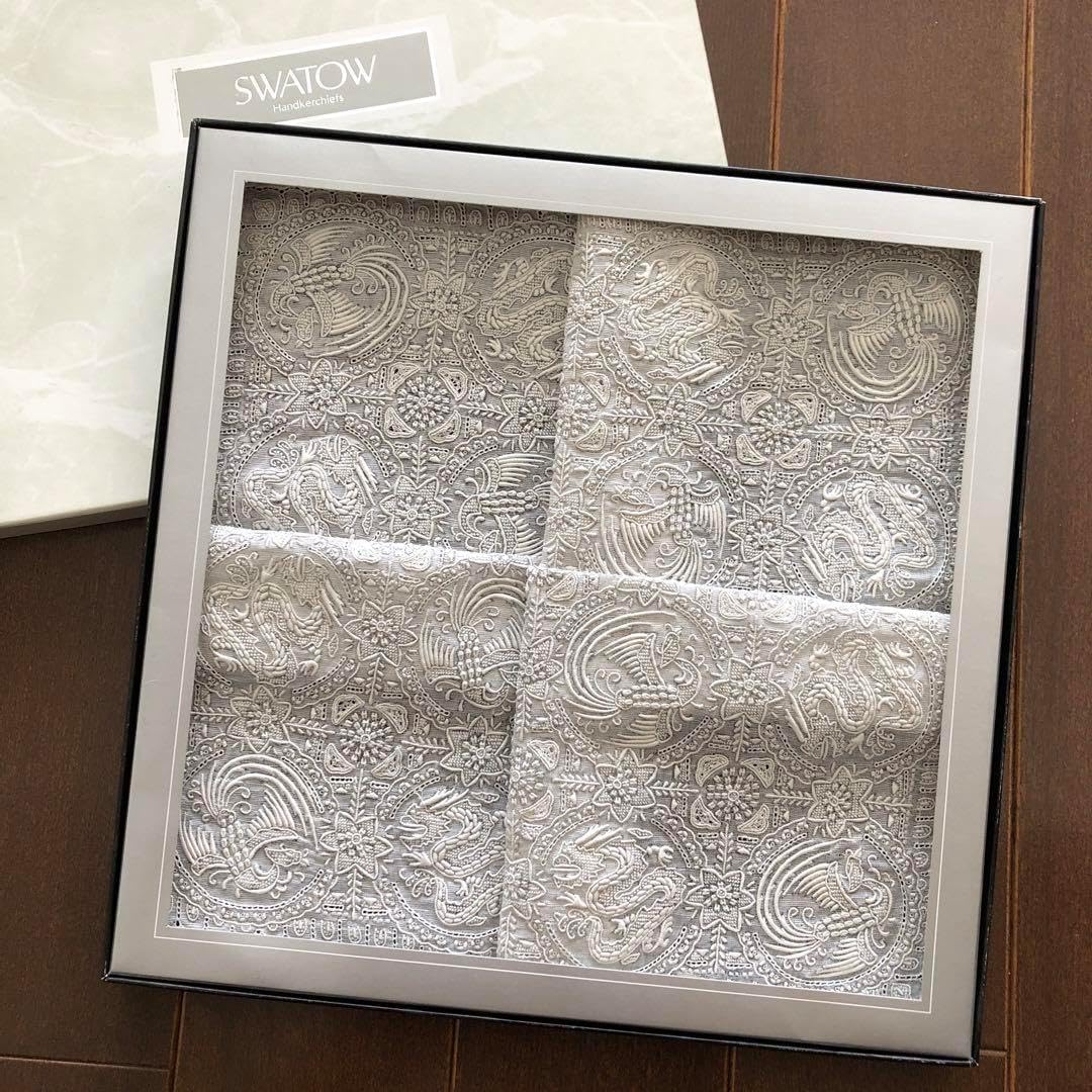 新品保管　スワトウ　ハンカチ　龍×鳳凰　汕頭　手刺繍 龍と鳳凰の刺繍 □スワトウ ハンカチ□手刺繍？ - メルカリ