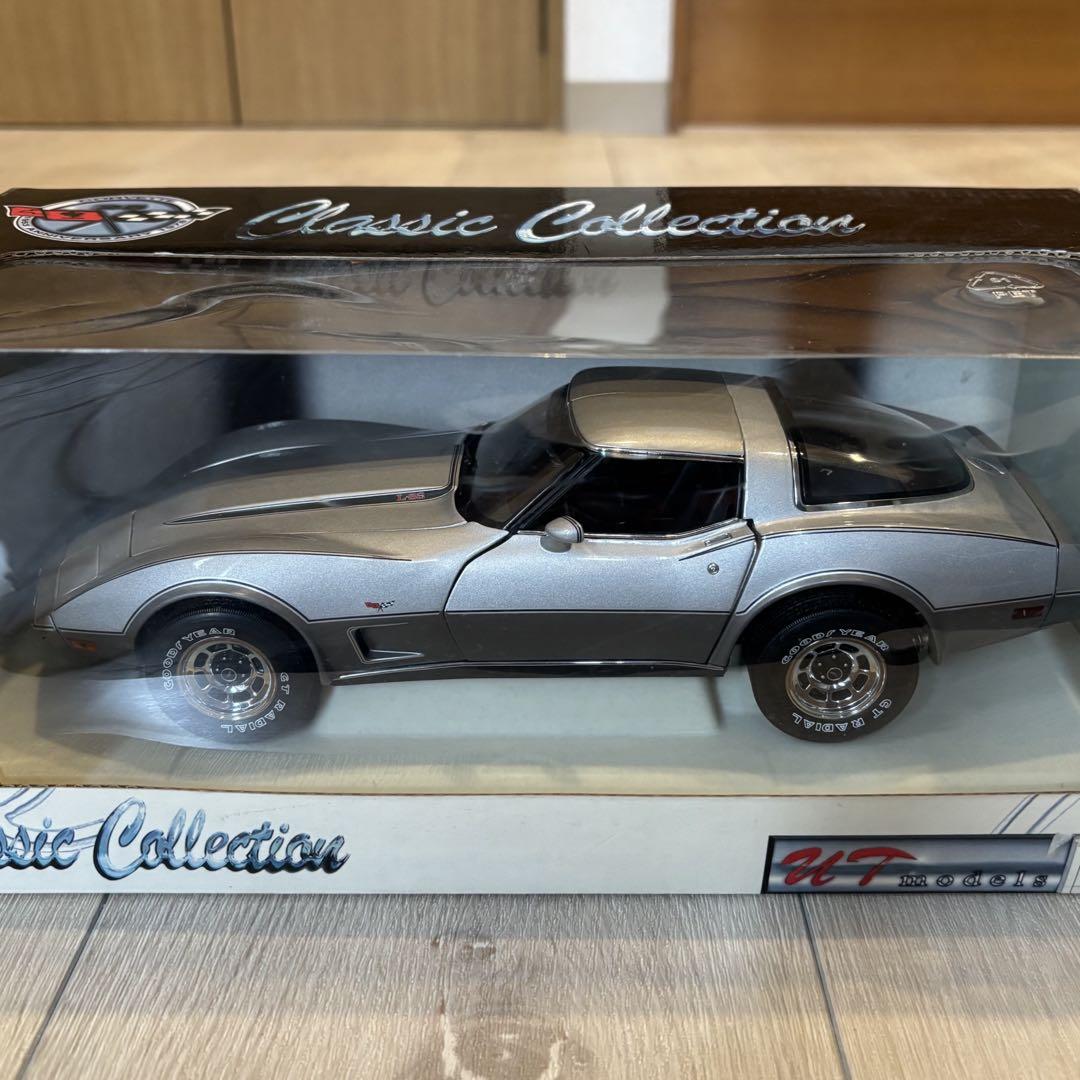 UTモデルズ 78シボレー コルベット アニバーサリー グリーンライト 1/18 UTモデルズ 78シボレー コルベット アニバーサリー グリーン