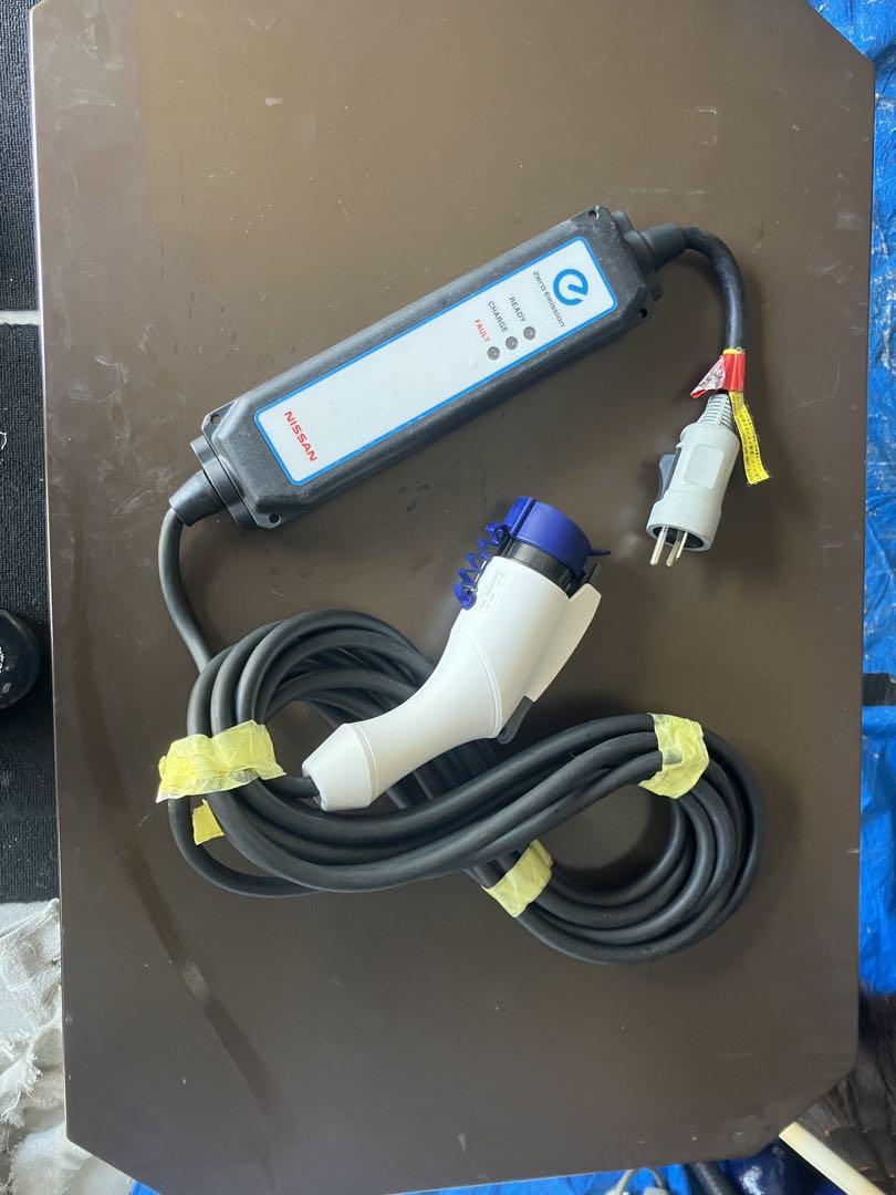 日産リーフ用充電ケーブル （美品 日産リーフ充電ケーブル3NK5E