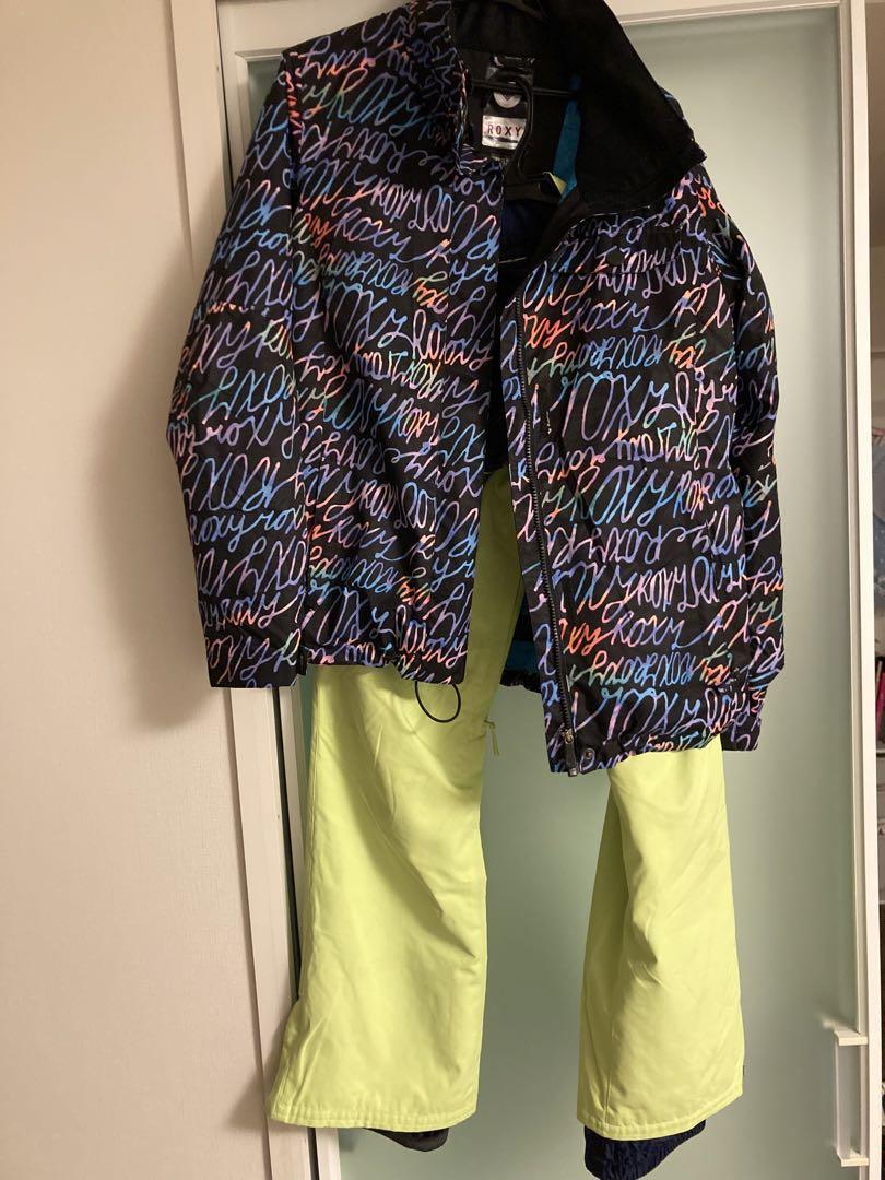 【美品】ROXY　スノボウェア　上下セットＭ　総柄　ニット柄　ロゴ　ピンク 美品】ROXY スノボウェア 上下セットM 総柄 ニット柄 ロゴ ピンク