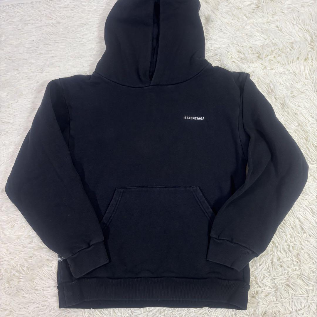 美品 BALENCIAGA ロゴプリント 裏起毛 ロングパーカ L ブラック バレンシアガ KL4BHKPS87 BALENCIAGA - BALENCIAGA ロゴプリント 裏起毛 ロングパーカの