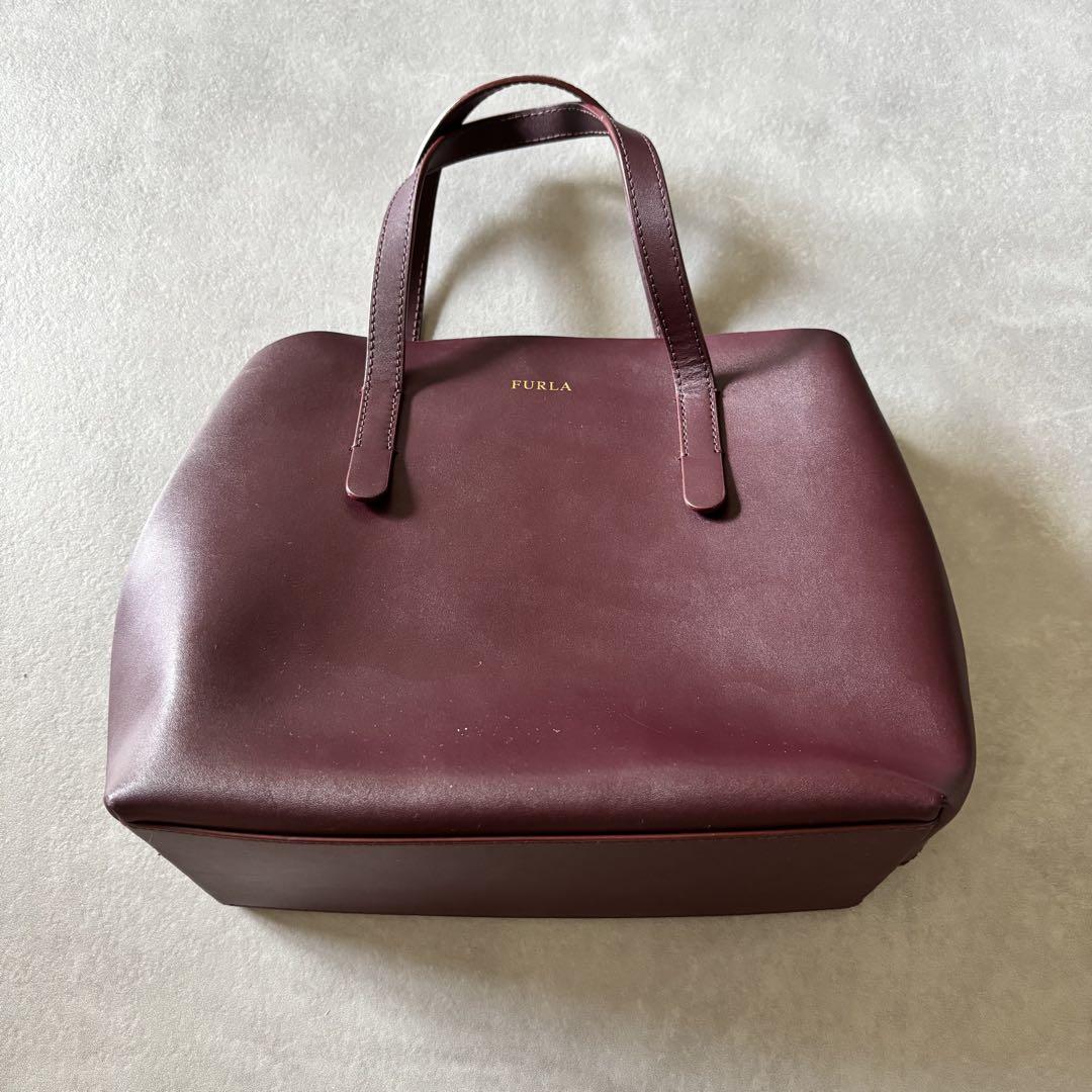 美品　FURLA バーガンディ クロコダイル型押し トートバッグ FURLA バーガンディ トートバッグ（FURLA(フルラ) / クロコ型