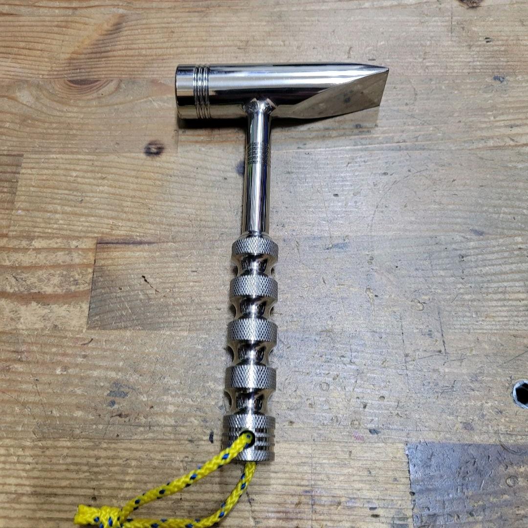 ハンドメイド64チタンハンマー　陽極酸化　焼き入れ加工　鏡面　イシダイ　新品 64チタンハンマー ネジ式で分割収納できるウルトラコンパクトな