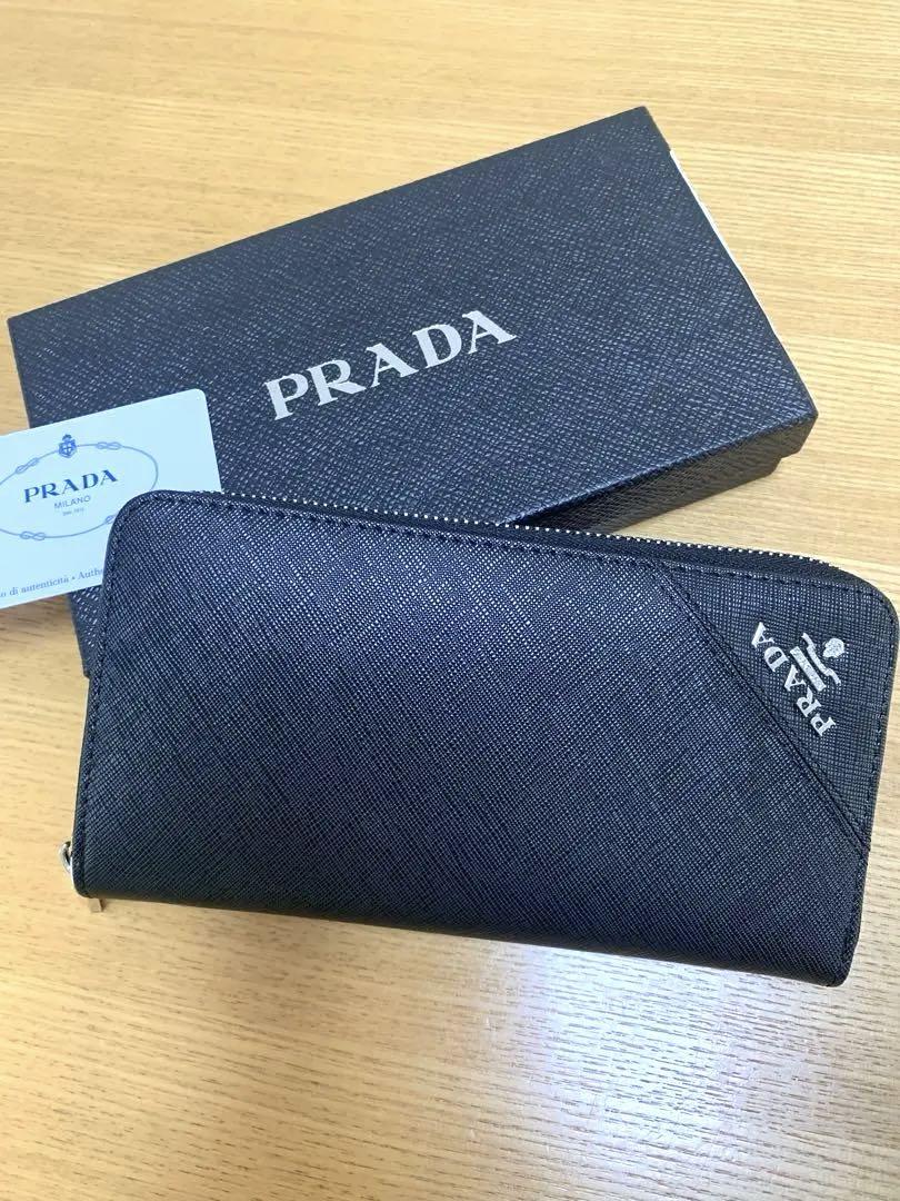 新品・未使用】 オシャレなデザイン プラダ長財布！！ （プラダ