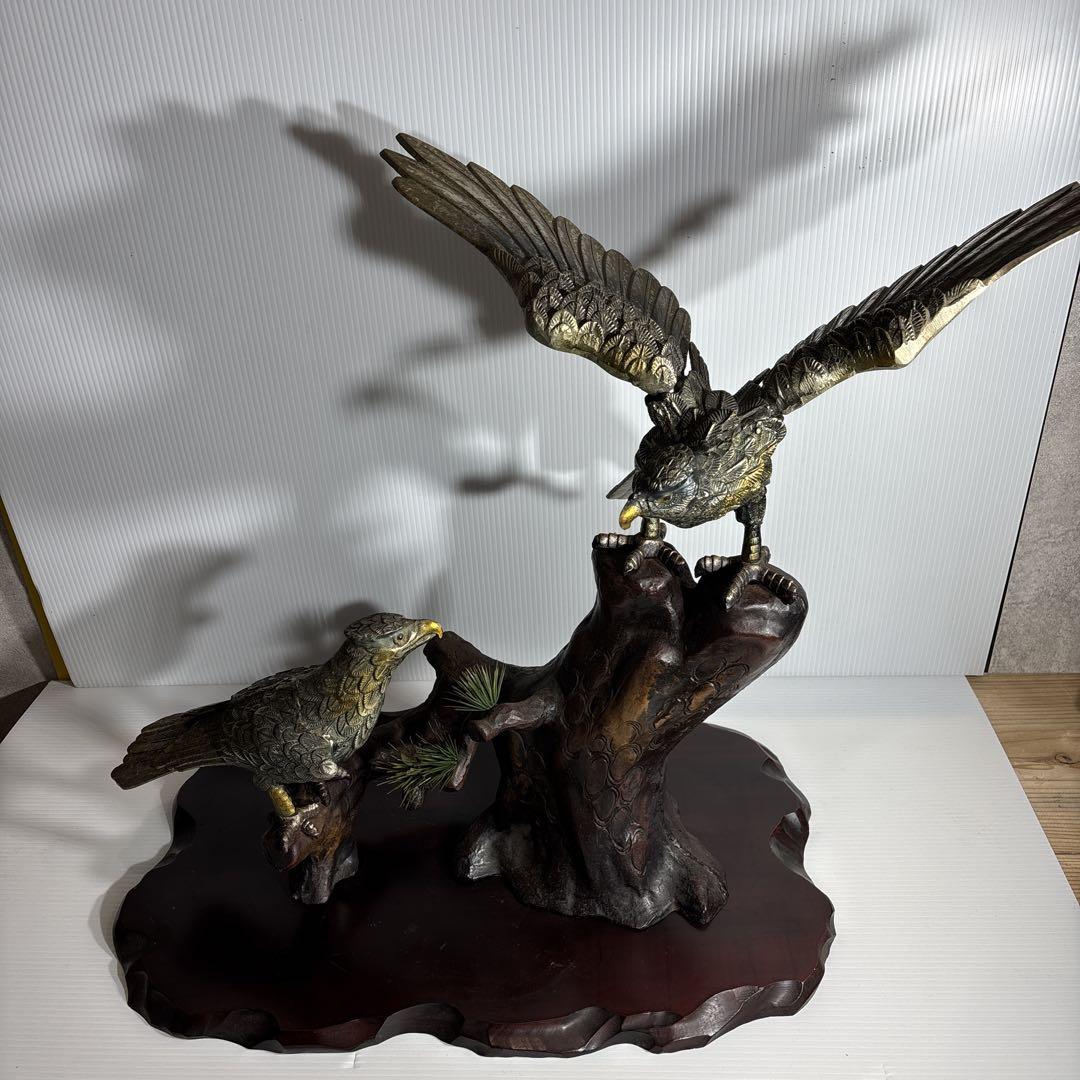 【美術品】鷹と松の木 ブロンズ彫刻 鉄製 銅彫金 アンティーク 置物 金運 鳥 ブロンズ 鷲と木の彫刻 約30cm（鷹松松の木鳥ブロンズ鉄製品鉄製