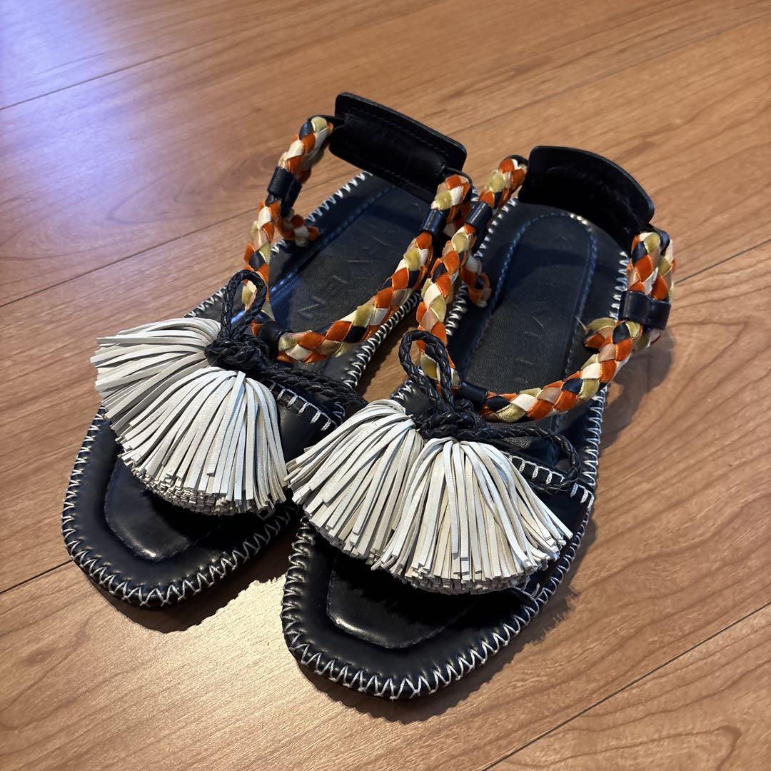 CARVEN カルヴェンタッセル付き編み上げサンダル CARVEN カルヴェンタッセル付き編み上げサンダル （タッセル