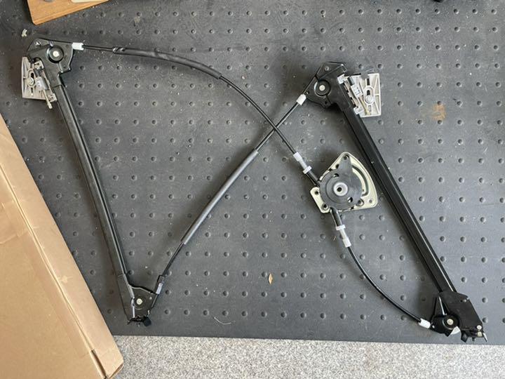 新品 ポルシェ ウィンドウレギュレーター 911 996 ボクスター 986 新品 ポルシェ ボクスター 986型 2.5L ウインドウレギュレーター