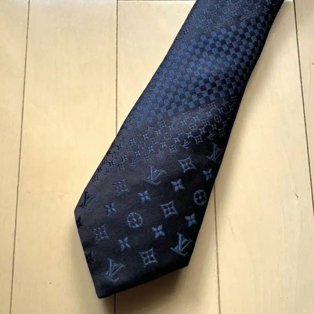 【新品】LOUIS VUITTON ネイビーシルクネクタイ LOUIS VUITTON - ルイヴィトン LOUIS VUITTON ネクタイ 総柄