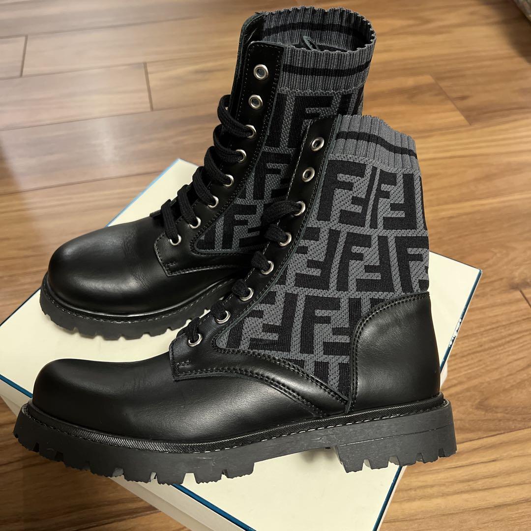 新品　Fendi ブラックレザーハイカットブーツ 新品 Fendi ブラックレザーハイカットブーツ （FENDI フェンディ