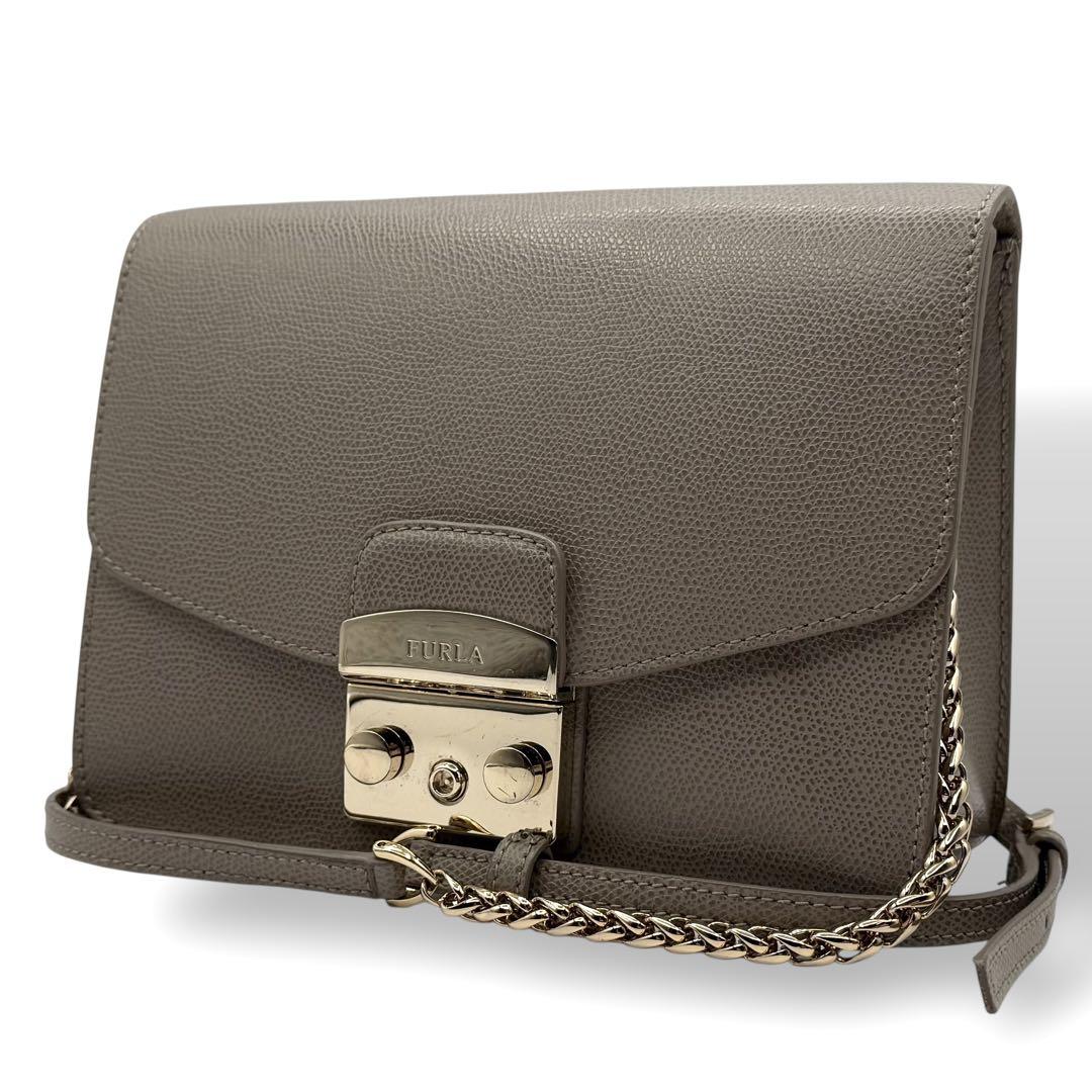 美品 FURLA メトロポリス グレージュ チェーンショルダーバッグ 本革 極美品 FURLA メトロポリスチェーン ショルダーバッグ