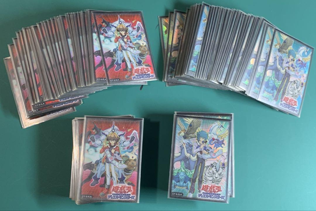 遊戯王　遊城十代　ヨハン・アンデルセン　スリーブ各70枚セット　おまけデッキ付き 遊戯王 遊城十代 ヨハン・アンデルセン スリーブ各70枚セット