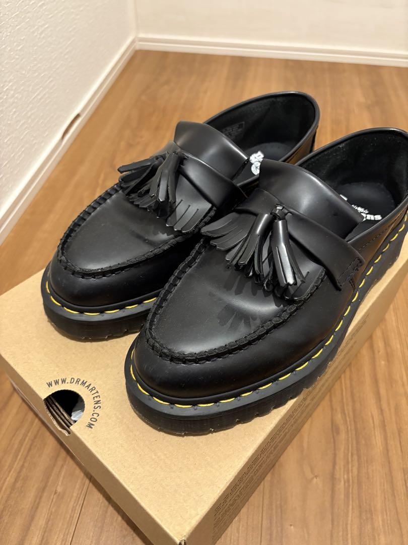 Dr. Martens ブラックローファー フリンジ付き Dr. Martens フリンジ付きローファー ブラック（ドクター