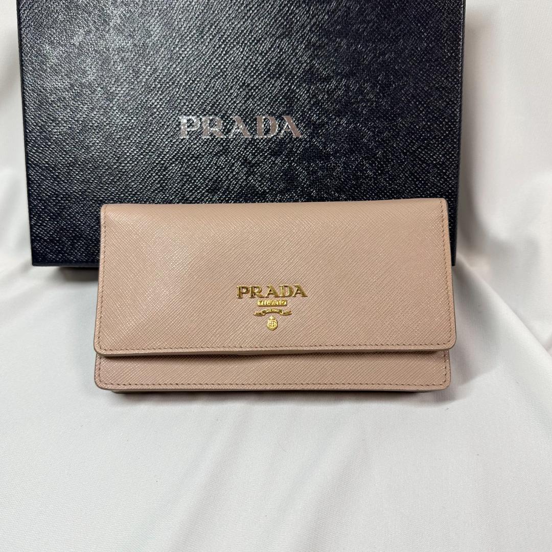 PRADA チェーンウォレット　長財布　ピンクベージュ PRADA チェーンウォレット 長財布 ピンクベージュ（PRADA