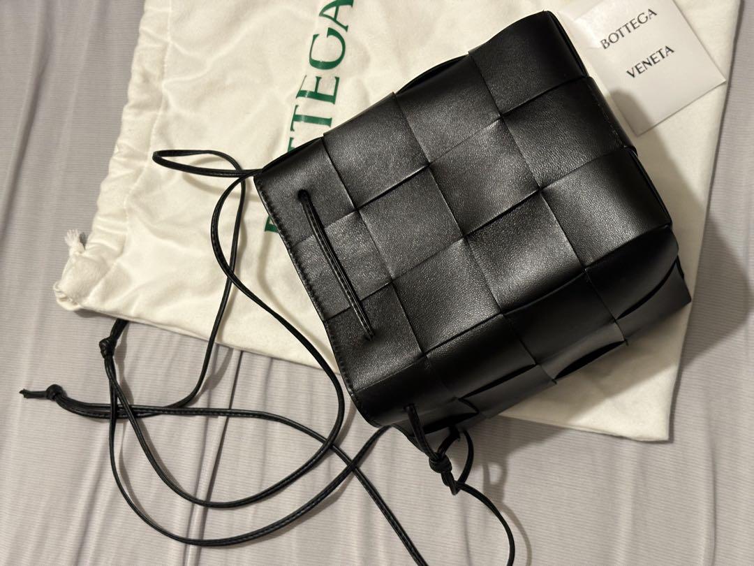 BOTTEGA VENETA スモール カセット クロスボディバケットバック