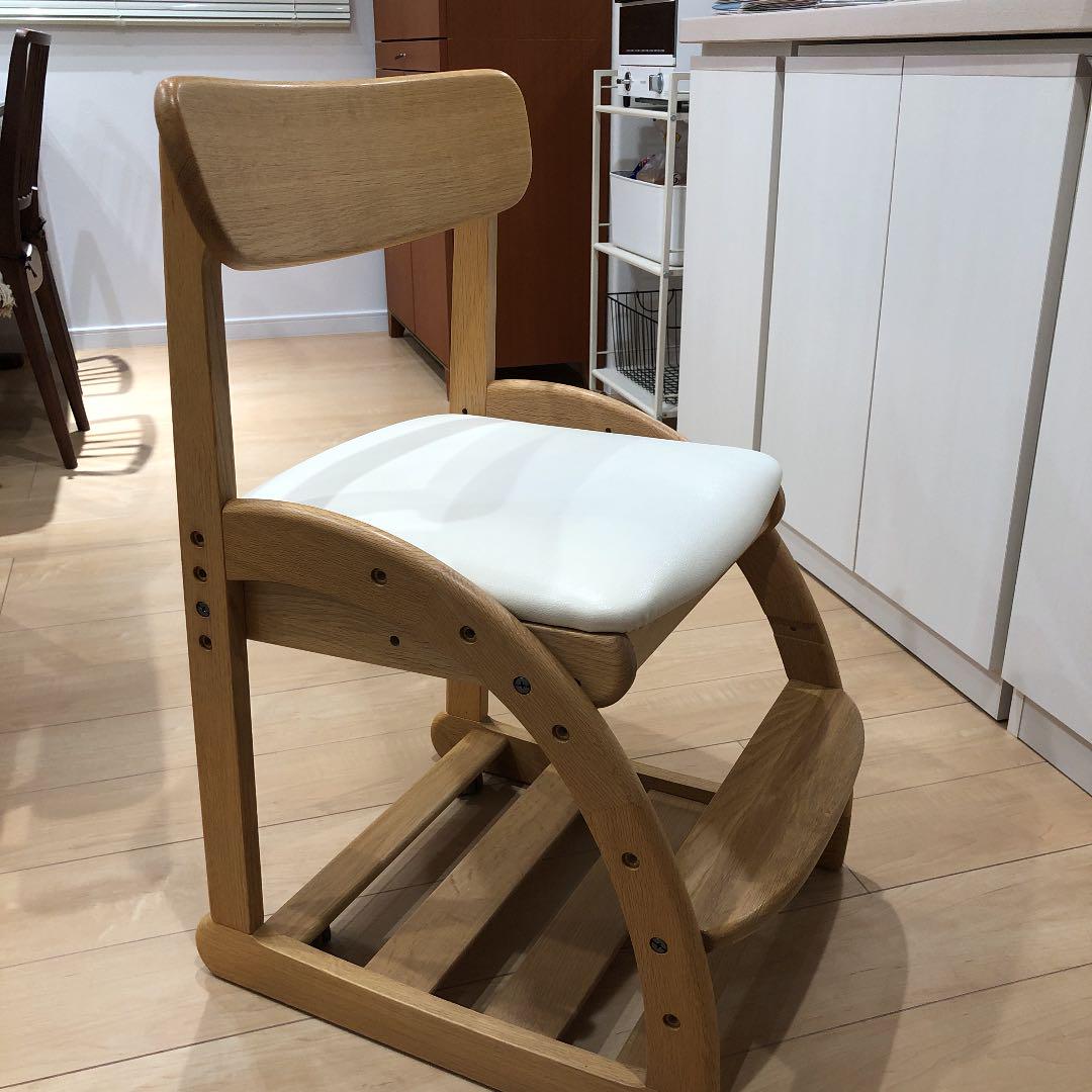 カリモク家具 デスクチェア 学習イス オーク材 アイボリー 合成皮革 カリモク家具 学習チェア （在庫処分 半額 カリモク家具 合成