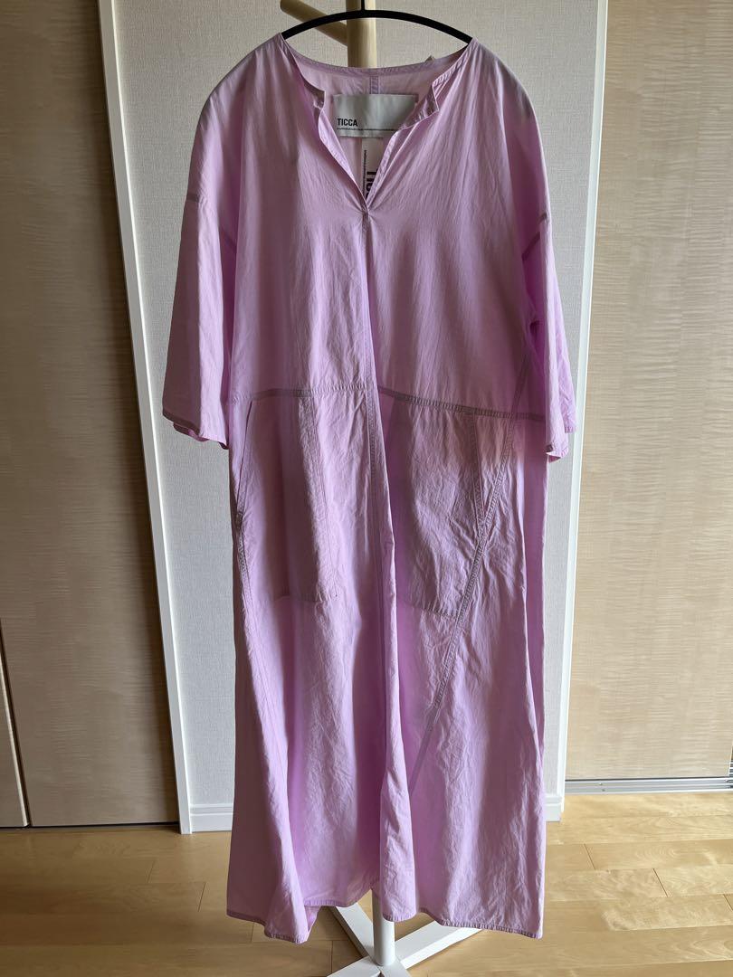 ✥限定SALE　TICCA キーネックワンピース　リネン　ピンク TICCA（ティッカ）の「[別注]TICCA / リネン キーネック半袖