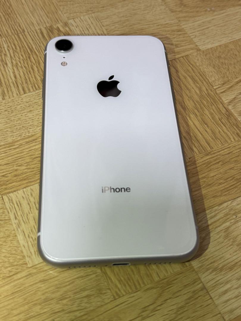 iPhone - 美品♡送料無料　 iPhone XR White 64 GB docomo iPhone XR White 64 GB docomo（ムスビー｜iPhone XR 64GB