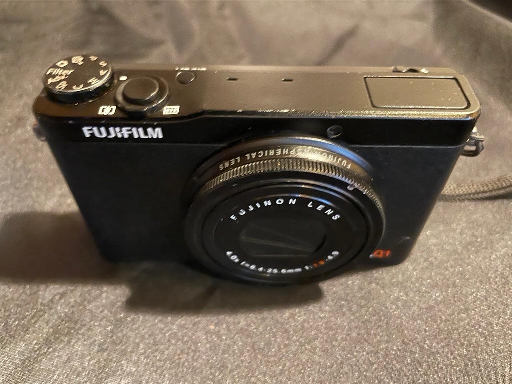 XQ1 （Fujifilm XQ1 | Hypebeast）