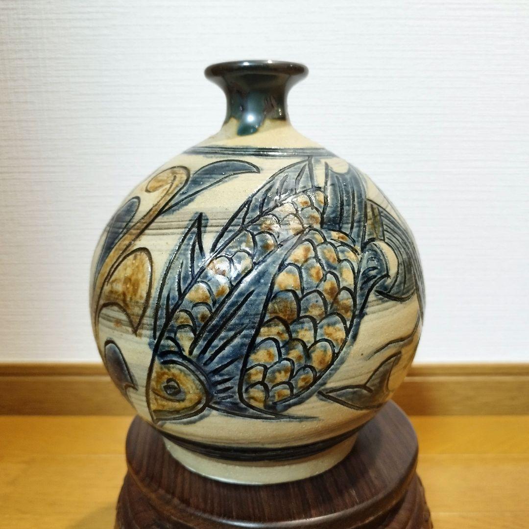 沖縄の人間国宝　金城次郎さんの飾り丸壺　魚と海老紋様　在銘あり！　花瓶にも。 沖縄の人間国宝 金城次郎さんの飾り丸壺 魚と海老紋様 在銘あり