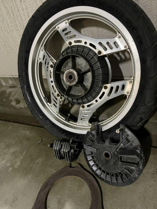 CBX 400 リアホイール インボード キャリパー（80年代ホンダの