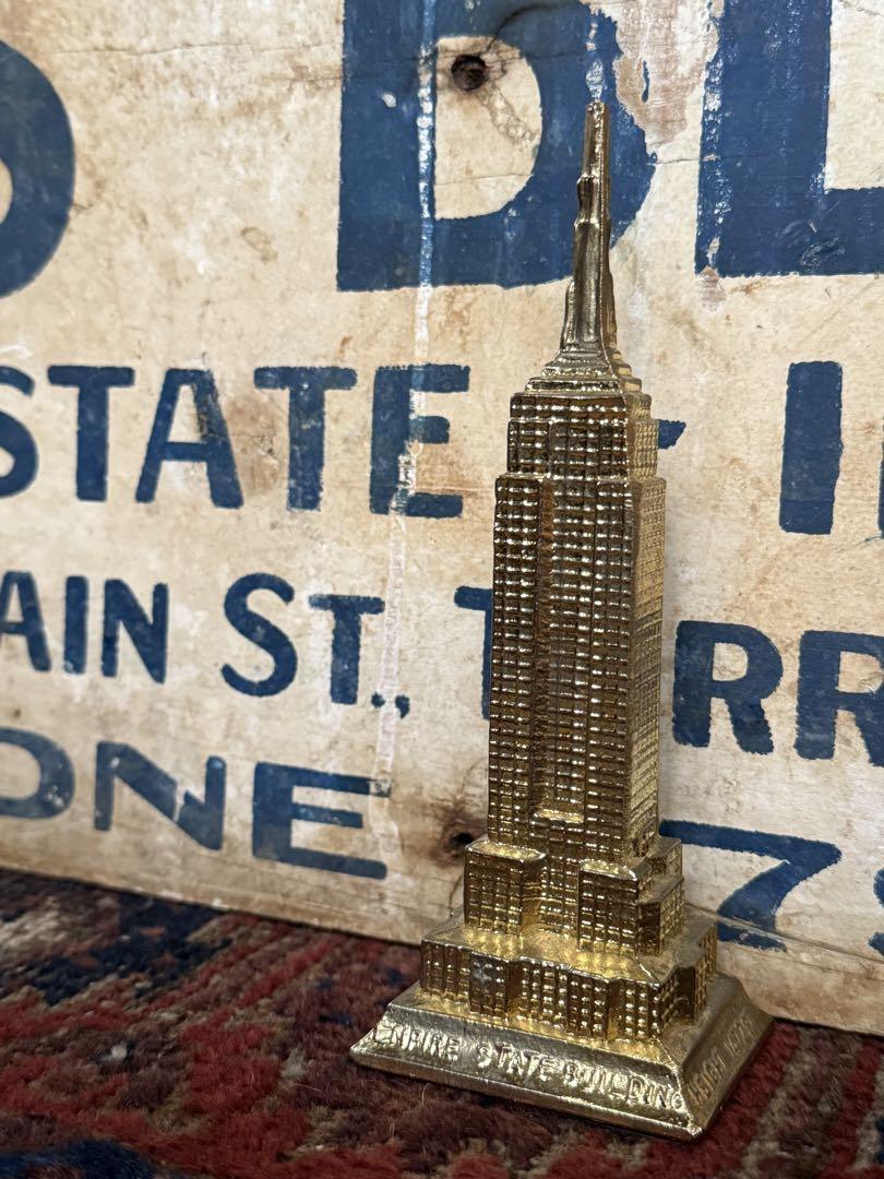 Souvenir Empire State Building（Close Up View of Souvenir