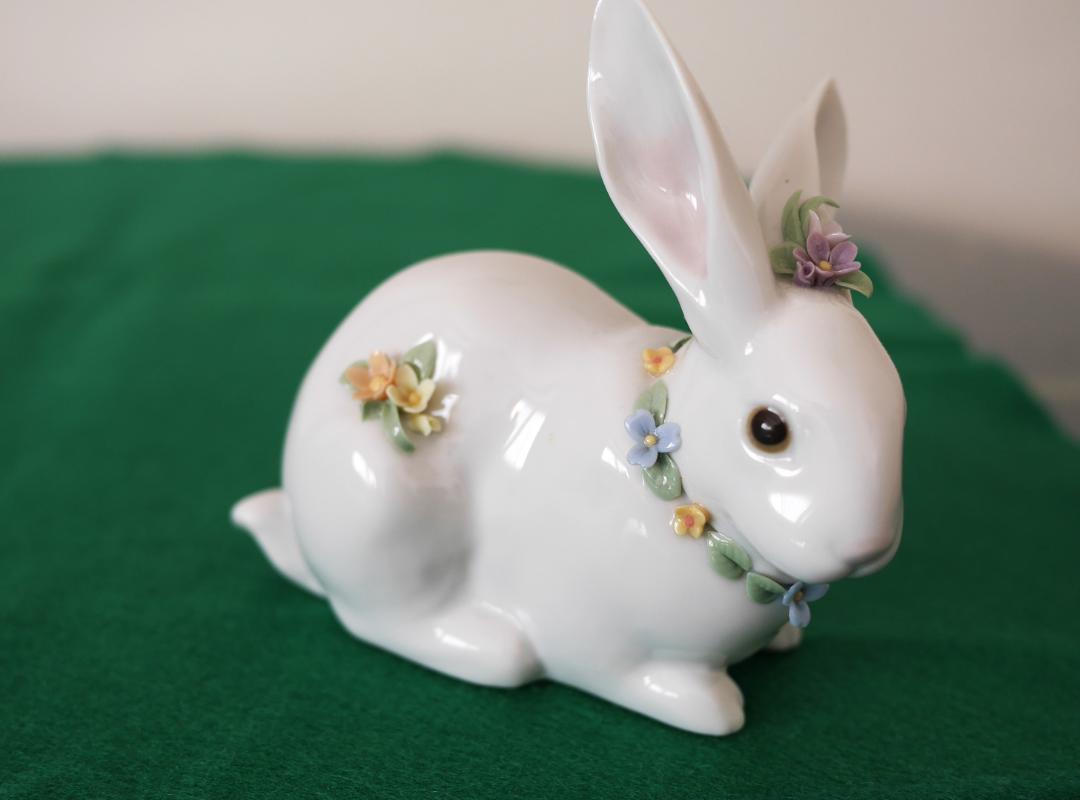 リヤドロ:花飾りの白うさぎ （LLADRO (リヤドロ) フィギュリン