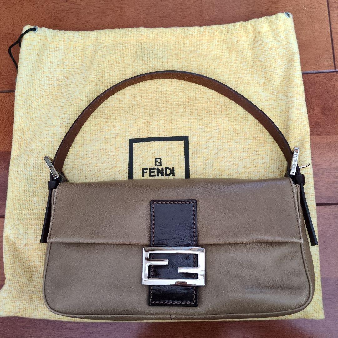 23FW【FENDI】バゲット ナッパレザー バッグ ロゴハンドル 3way 23FW【FENDI】バゲット ナッパレザー バッグ ロゴハンドル 3way