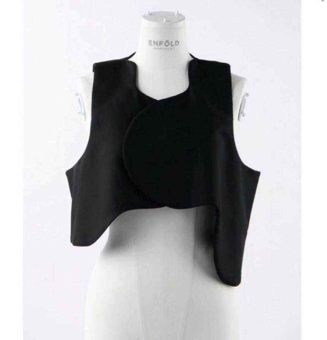 ENFOLD WAVE CROPPED VEST ブラック ご自宅でお洗濯可能 VONIQUE / ENFOLD/ WAVE CROPPED VEST