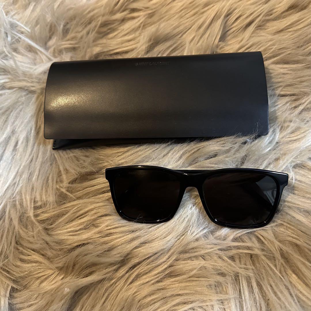 SAINT LAURENT ブラックサングラス ケース付き Saint Laurent ブラック サングラス ケース付き（SAINT LAURENT