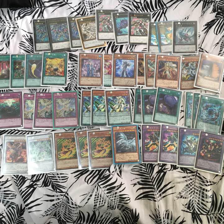 遊戯王　引退　まとめ売り　1000枚以上　9割以上光り物 遊戯王 引退 まとめ売り 1000枚以上 9割以上光り物