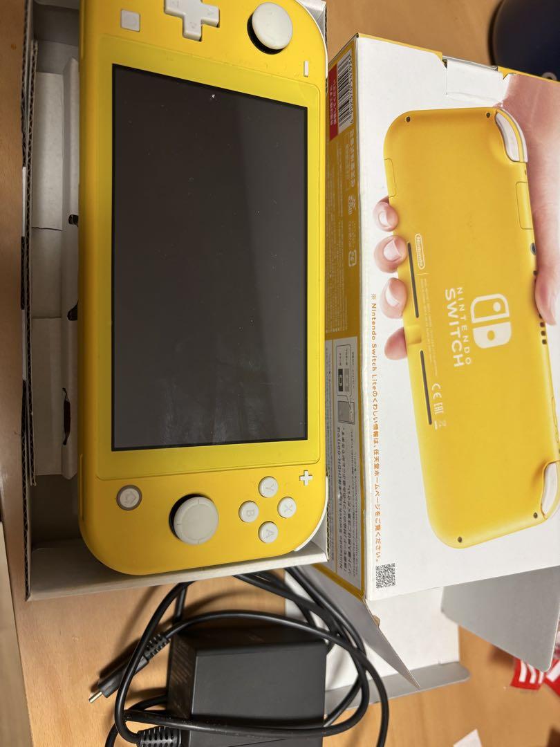 Nintendo Switch Lite イエロー 箱、ACアダプター付き Nintendo Switch Lite イエロー 本体 ACアダプター付き