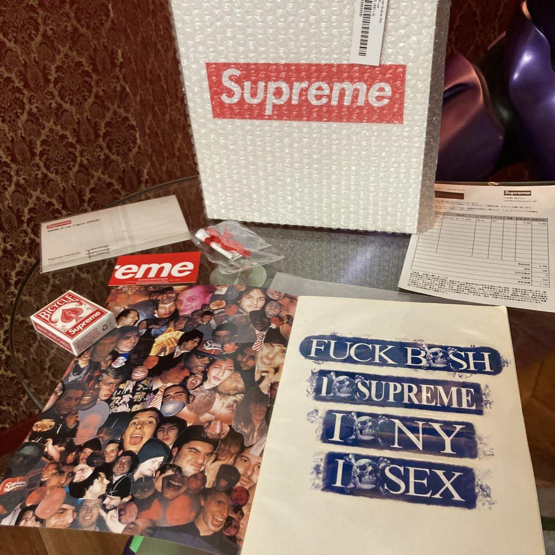 supreme book vol.2 と、2004ルックブック　ステッカー付他 supreme book vol.2 と、2004ルックブック ステッカー付他