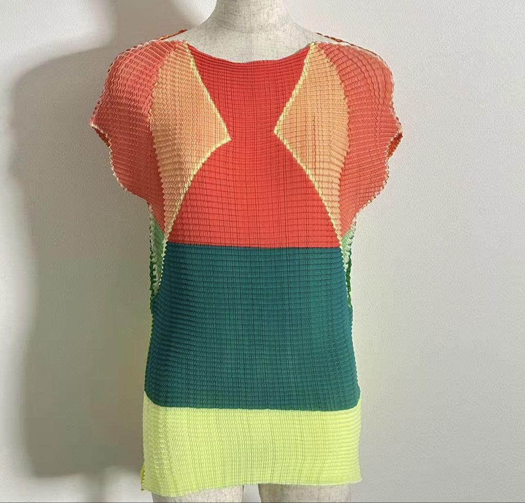 ISSEY MIYAKE 半袖トップス カラフル（ISSEY MIYAKE - 美品