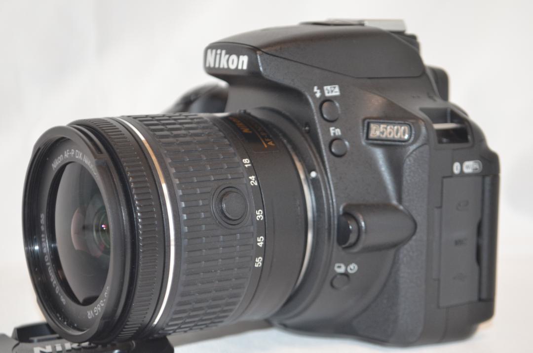 美品★ニコン★D5600☆タッチ操作＆Bluetooth Amazon.com : Nikon D5600 Digital SLR Camera & 18-55mm VR DX