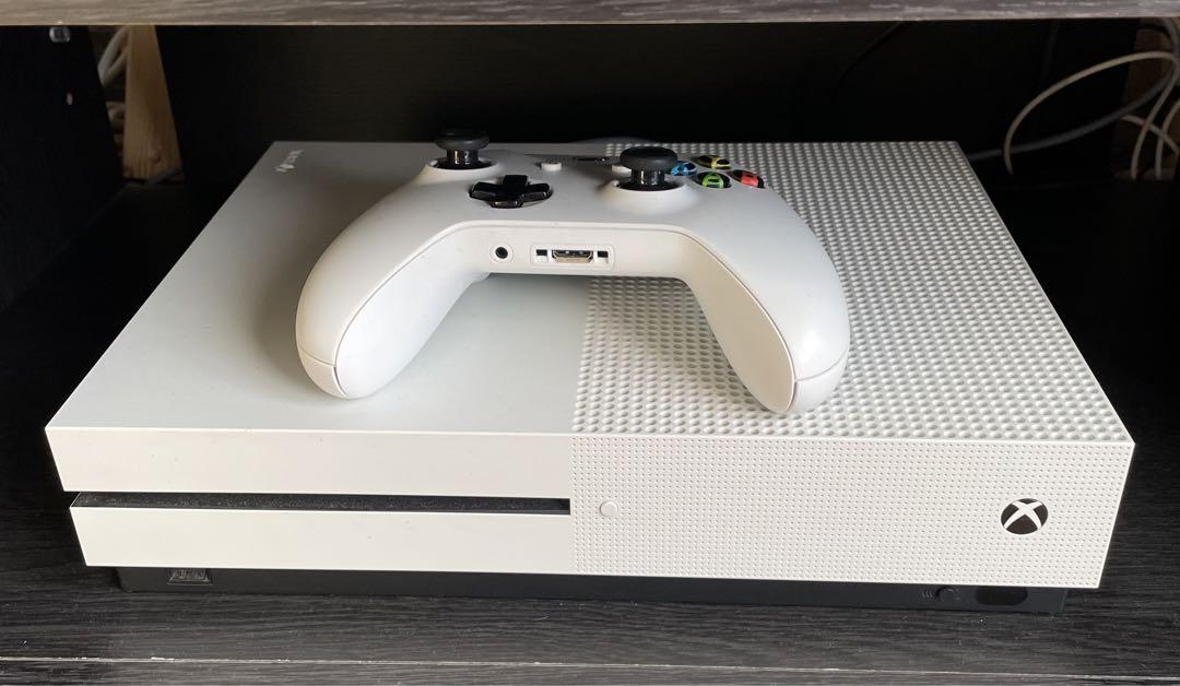 Xbox one S 1TB（Microsoft Xbox One S 1TB Console Bundle