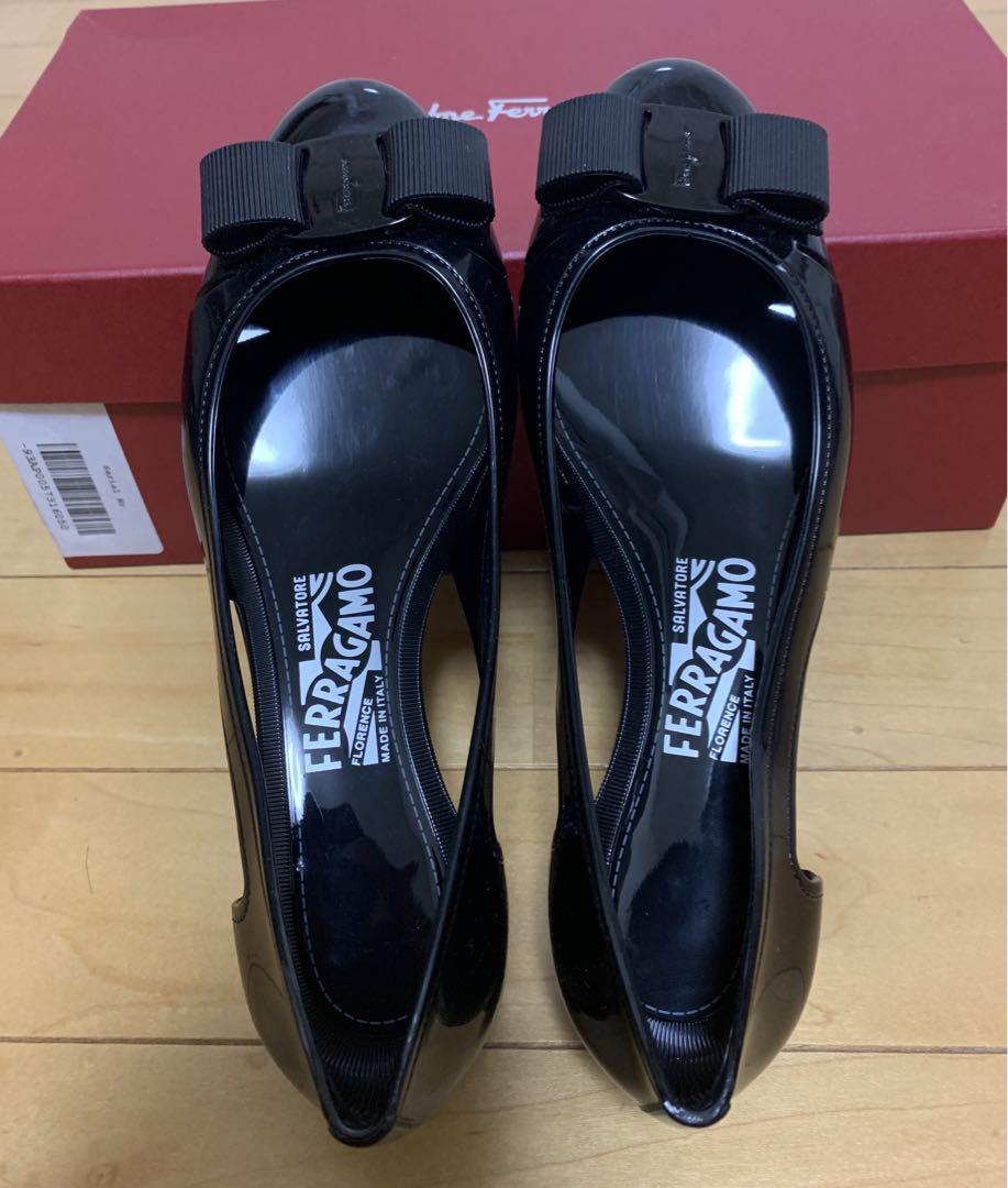 未使用✨サルヴァトーレフェラガモ　VARA ヴァラ　パンプス　太ヒール　ブラック Salvatore Ferragamo - 新品同様 サルヴァトーレフェラガモ