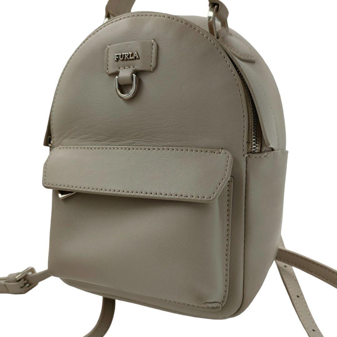 FURLA ファヴォラ ミニ リュックサック レザー ホワイト系 ポケット FURLA ファヴォラ ミニ リュックサック レザー ホワイト系