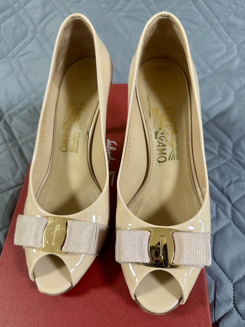 フェラガモ Ferragamo ベージュ オープントゥ パテントハイヒール Salvatore Ferragamo ベージュ オープントゥ ハイヒール 6B