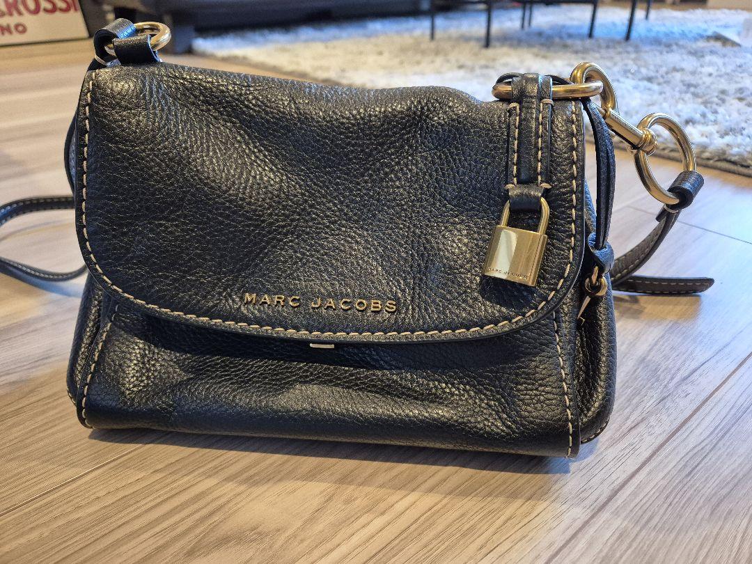 MARC JACOBS ブラックショルダーバッグ（MARC JACOBS(マーク