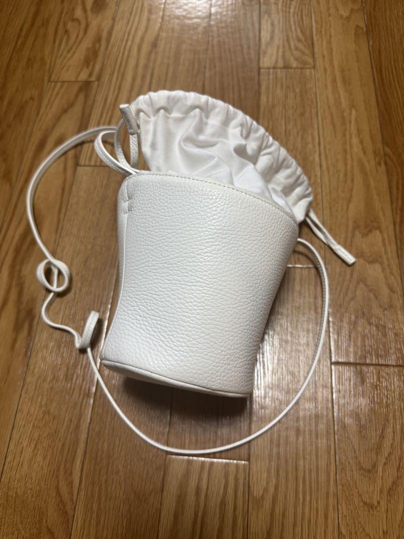ayako bag アヤコバッグ　ホワイト 本革　クラッチバッグ 8eb6afbcd4babe139a104e39d7b044